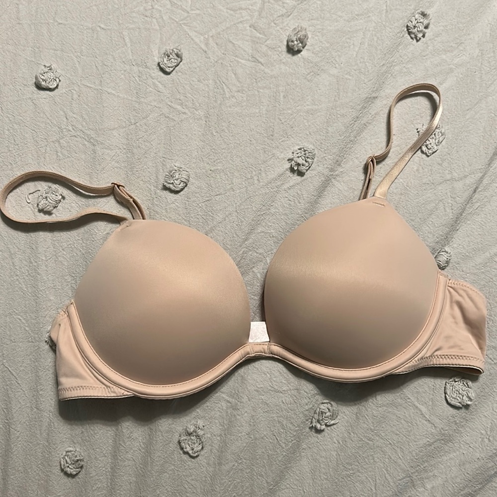 VS Pink Wear Everywhere Super Push-up Bra